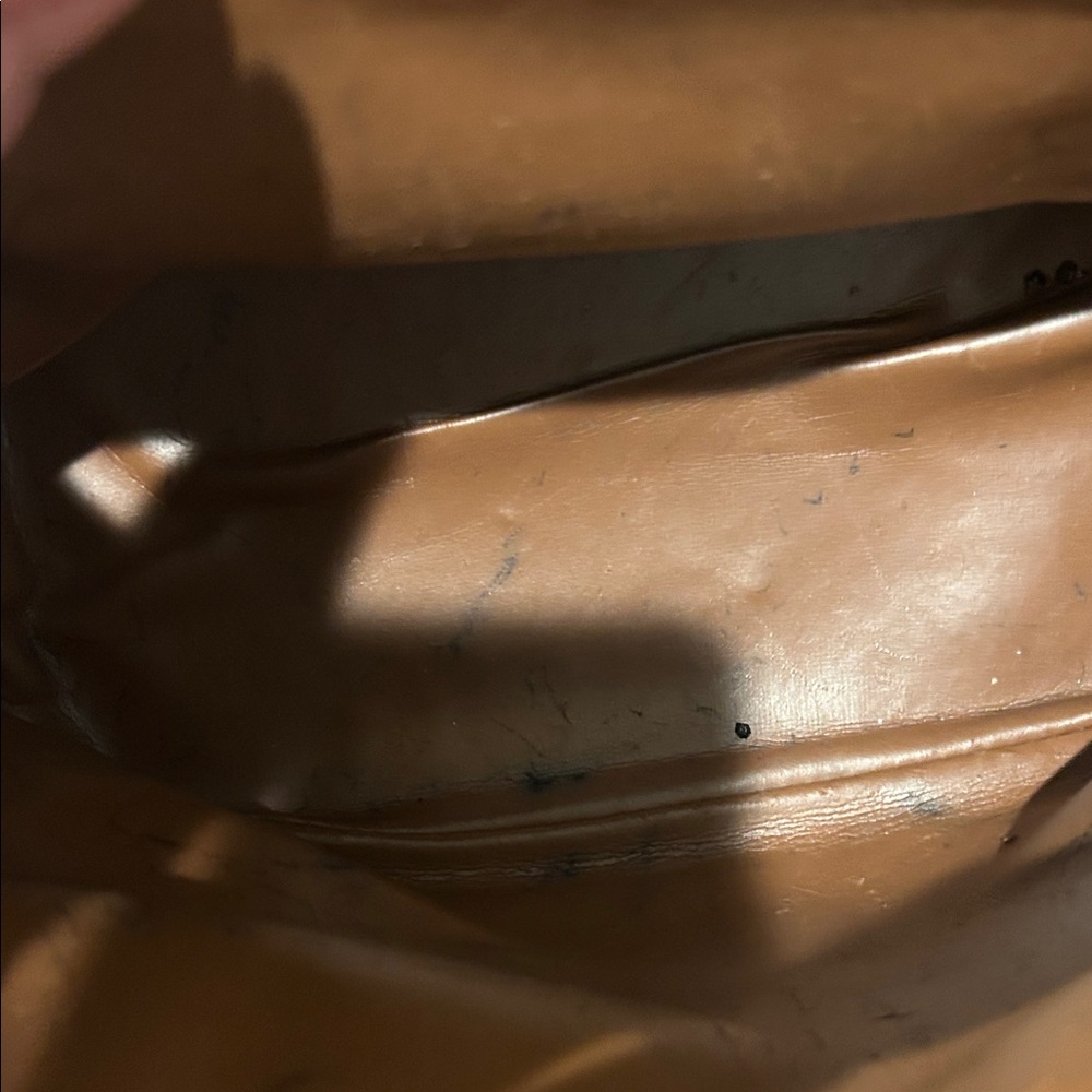 Sylvia Toledano VERY VINTAGE Tan and Black Satchel well loved. - Picture 3 of 8
